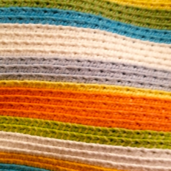 Straw Stripped Shoulder Bag - Picture 2 of 7